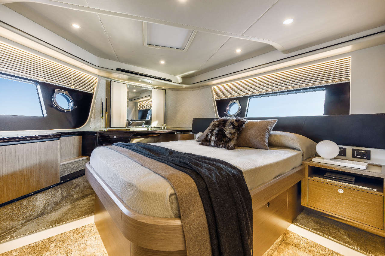 Absolute 62 FLY Interior image 14