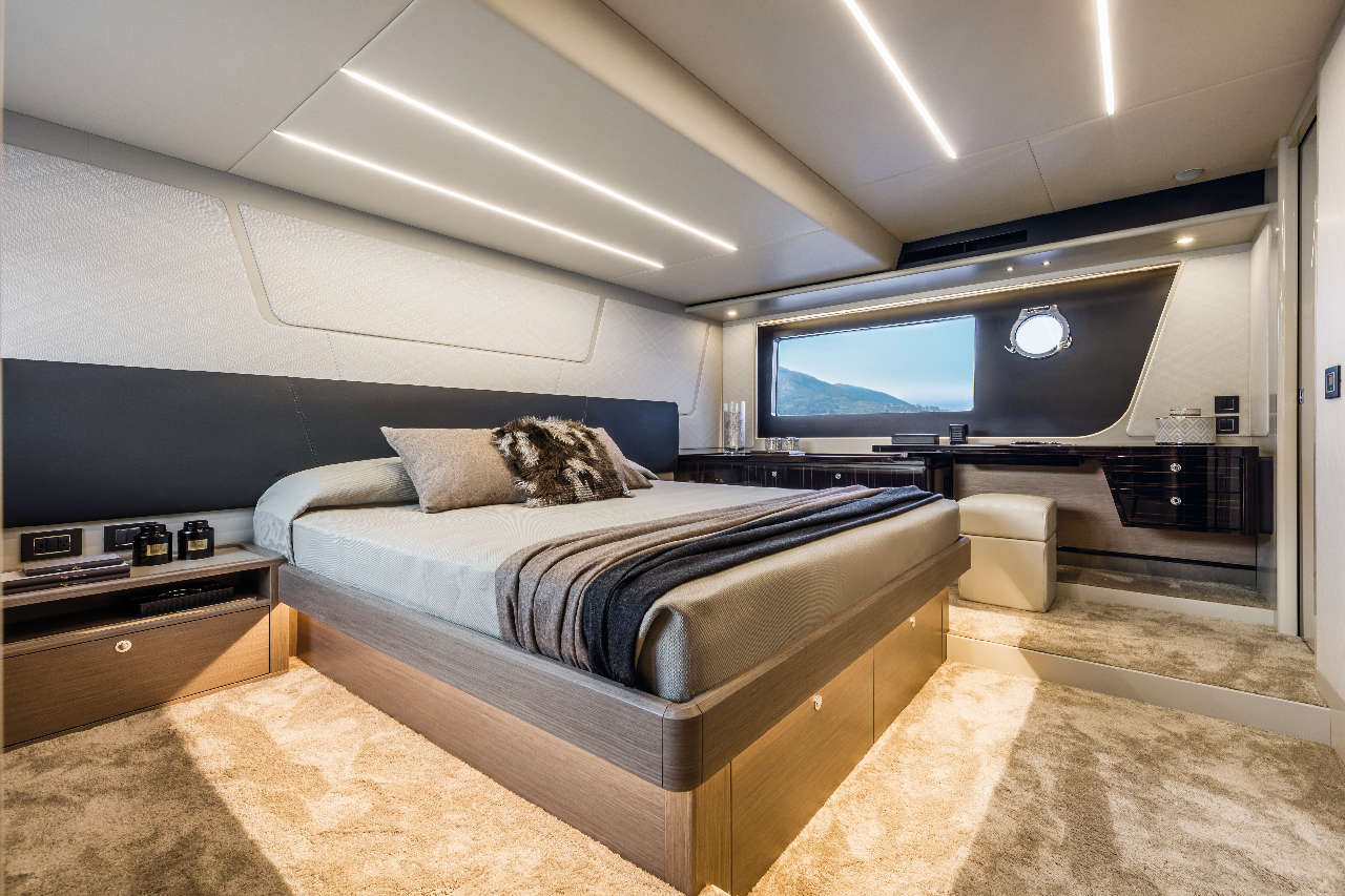 Absolute 62 FLY Interior image 15