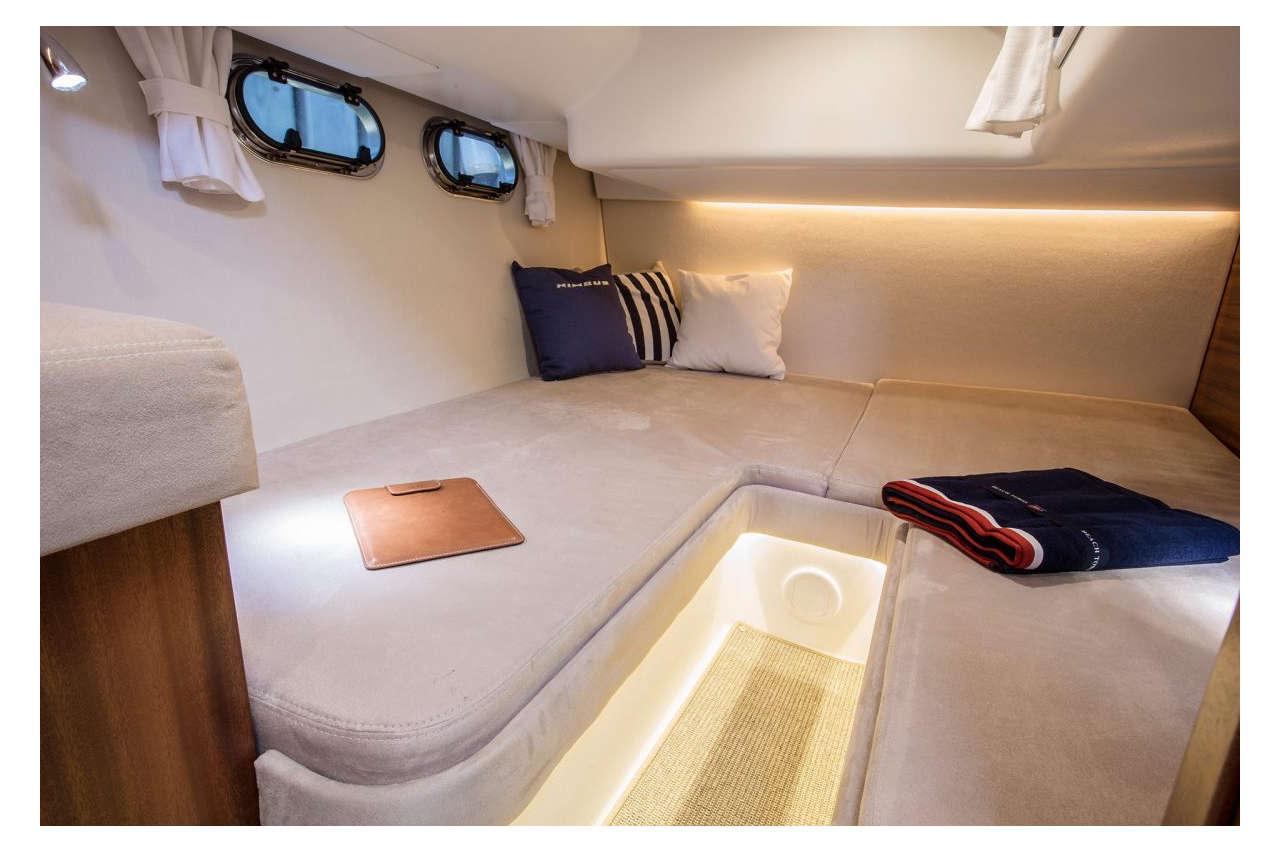 Nimbus 405 Flybridge Interior image 5